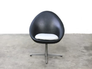 Bebop-Pastoe-Little Egg-draaibare zwarte fauteuil