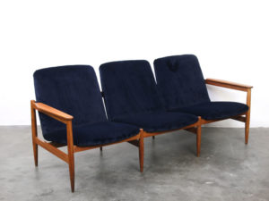 Bebop velours bank vintage furniture eikenhout oak wood vintage design