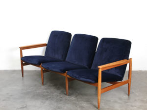 Bebop velours bank vintage furniture eikenhout oak wood vintage design