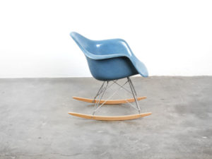 Bebop-Eames-RAR-Rocking Chair-schommelstoel-blauwe kuip-bebopvintage
