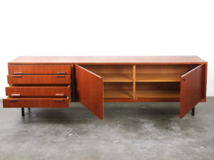 Bebop-Vvormdressoir-vintage dressoir-teak-vintage furniture