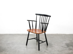 Bebop-spijlenstoel-Farstrup-hout-zwart bruin-vintage furniture-vintage stoel-bebopvintage