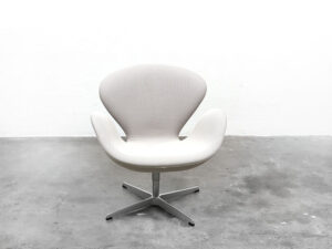 Bebop-Swan Chair-Fritz Hansen-Arne Jacobsen-1958-vintage furniture-bebopvintage