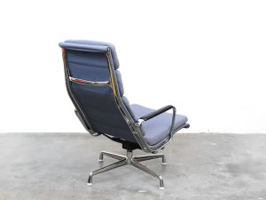 Bebop-Eames Soft Pad fauteuil-Eames Soft Pad Chair EA222-Charles and Ray Eames-vintage furniture-bebopvintage