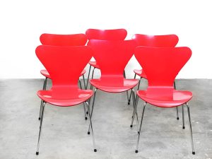 Bebop-Arne Jacobsen-Fritz Hansen-vlinderstoelen rood-vintage furniture-bebopvintege