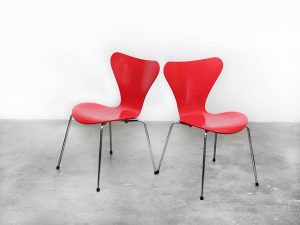 Bebop-Arne Jacobsen-Fritz Hansen-vlinderstoelen rood-vintage furniture-bebopvintege