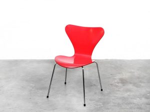 Bebop-Arne Jacobsen-Fritz Hansen-vlinderstoelen rood-vintage furniture-bebopvintege